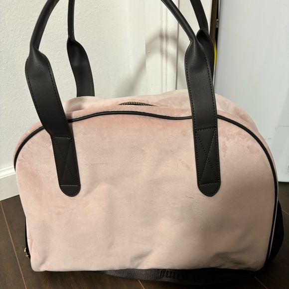 JUICY COUTURE! Queen of everything weekender bag comes with a small clutch! - Picture 3 of 4